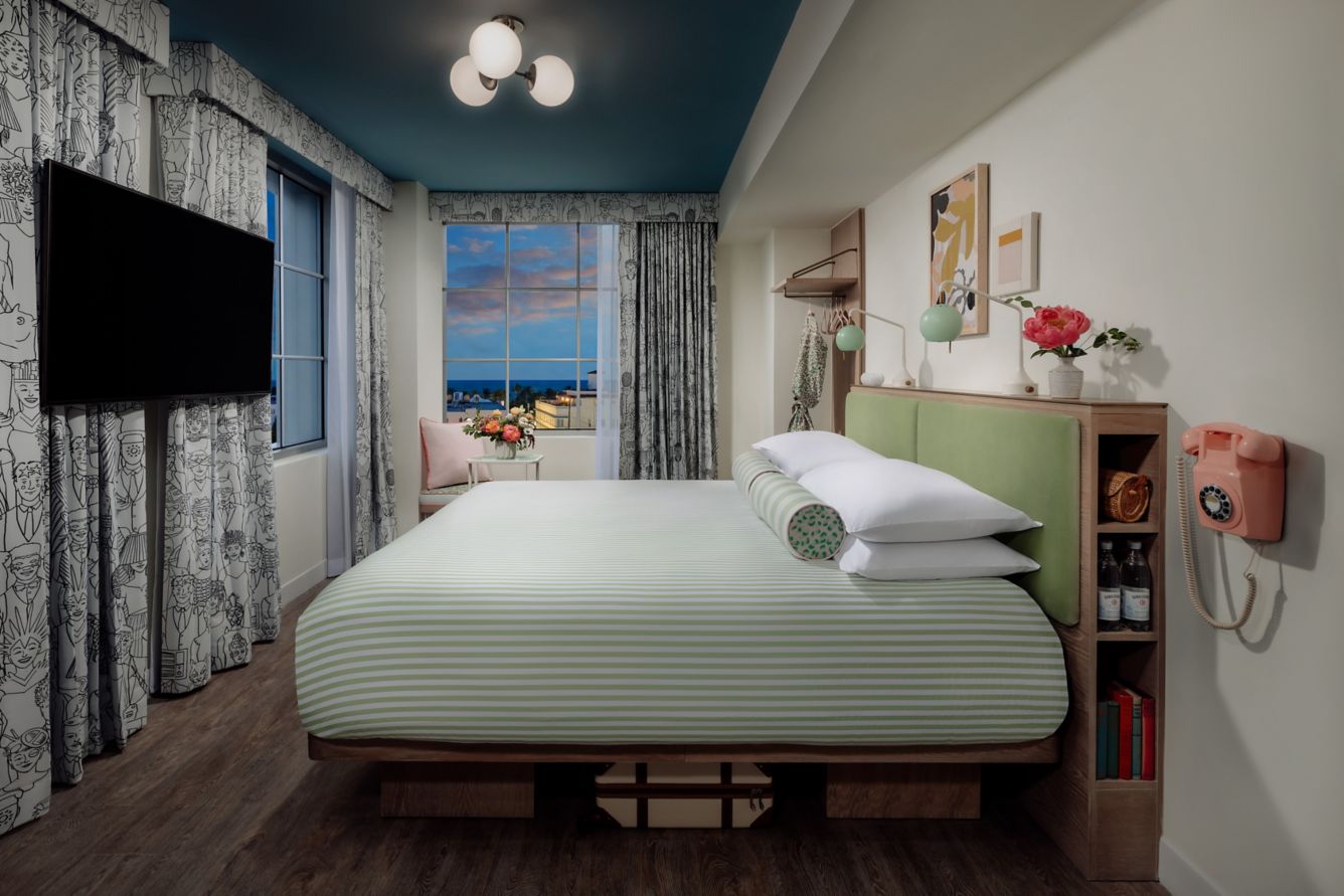 tx-miasx-kingnightoceanviewlg21742-63416_Classic-Hor